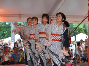 Chitosekai dancers 