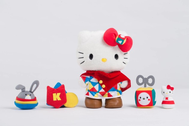 10" tall Ultimate Game Master Hello Kitty with magnetic accesorries inlcuding the mini chess, magic dice and the two head accessories
