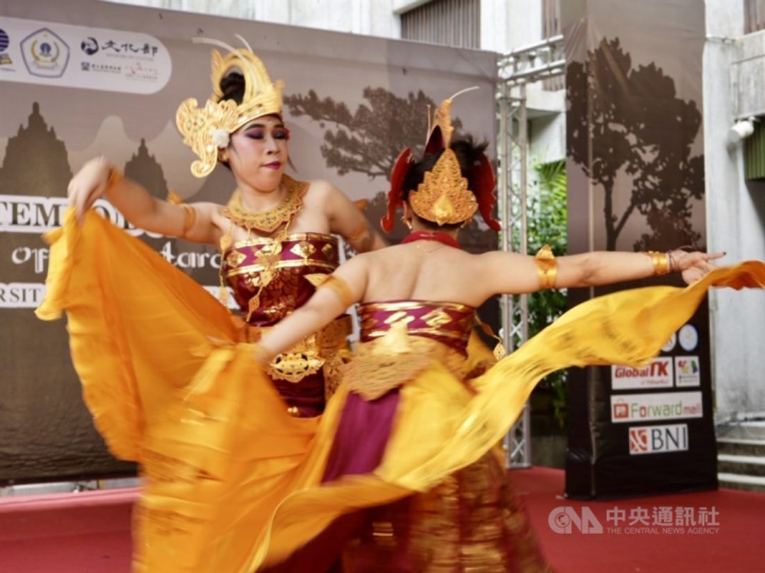 Cendrawasih dance. CNA photo Aug. 15, 2022