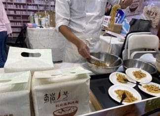 Cuisine with unique flavors wow visitors at Taiwan food expo A chef cooks Sichuan peppercorns noodles on-site and distributes samples to the public for tasting