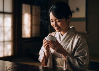 Incense in Daily Life — Purification, Relaxation, and the Japanese Culture of Fragrance Incense in Daily Life