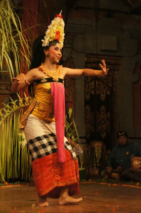 Balinese dancer performing the Legong Dance in Ubud