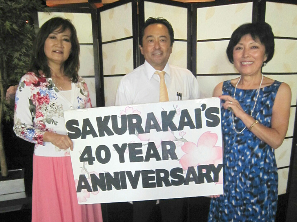 Reiko Smith (president ), Mr. KIKUCHI (Rangetsu manager ),Tomoko Carson (vice president )